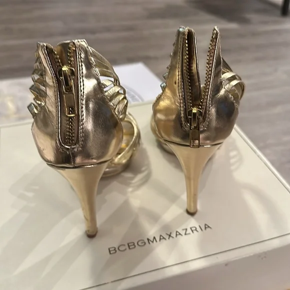 Gold strapped high heels with zippered back. - Picture 4 of 6